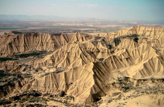 En bici por el desierto.jpg
